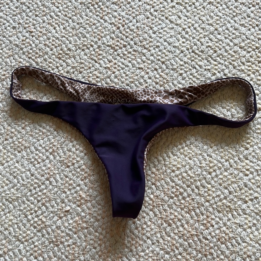 Acacia plum bottom in size small